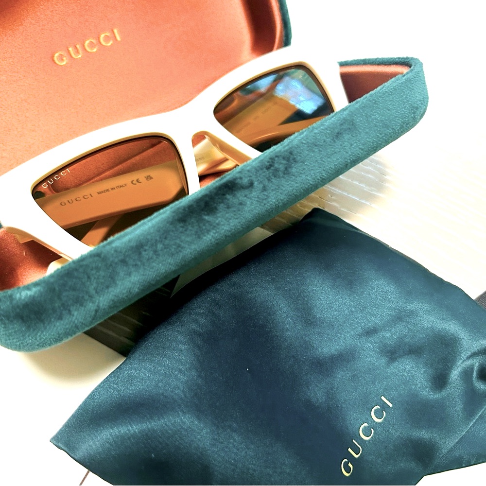 Authentic Gucci Sunglasses With Teal Case Cleaning Cloth And Care Card